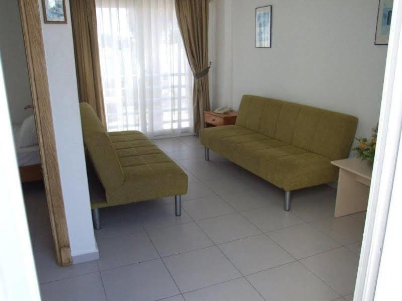 Paradise Apart Hotel Битез Екстериор снимка